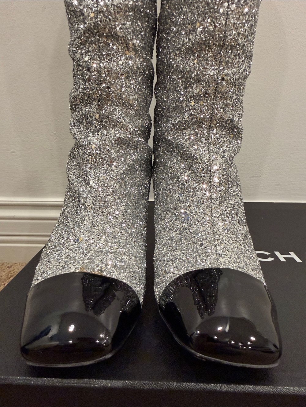 Chanel Silver Glitter Knee High Boots
Paris Fashion Week Iconic Runway 37.5 - Picture 11 of 17